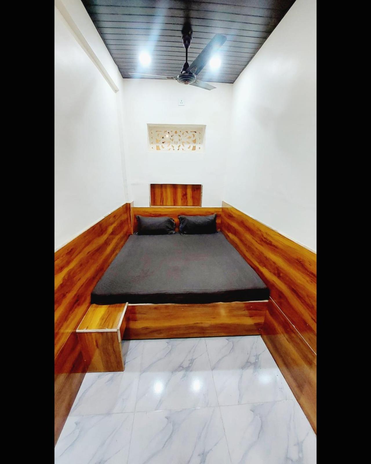 Hotel Om Palace Ujjain Room photo