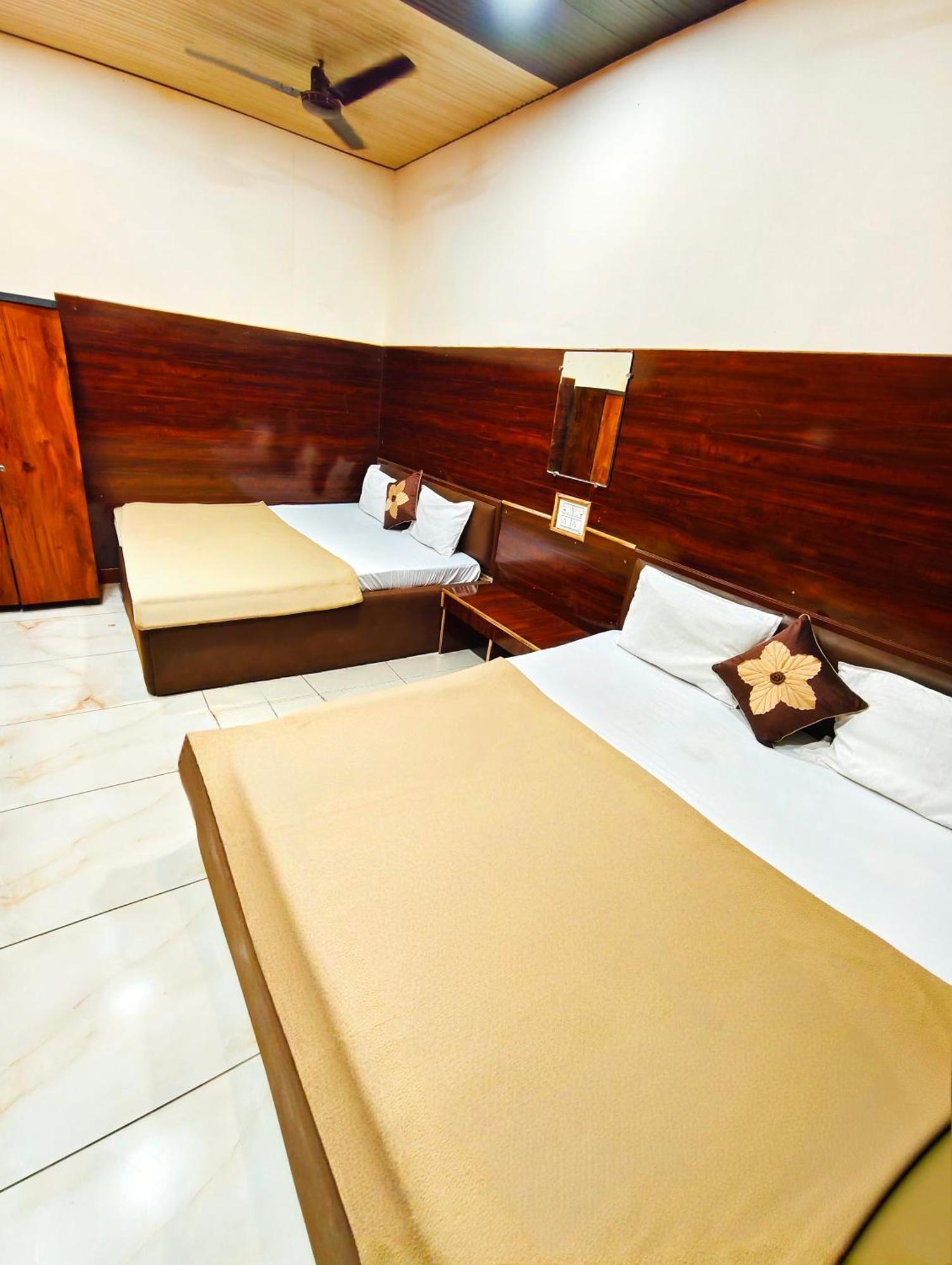 Hotel Om Palace Ujjain Exterior photo