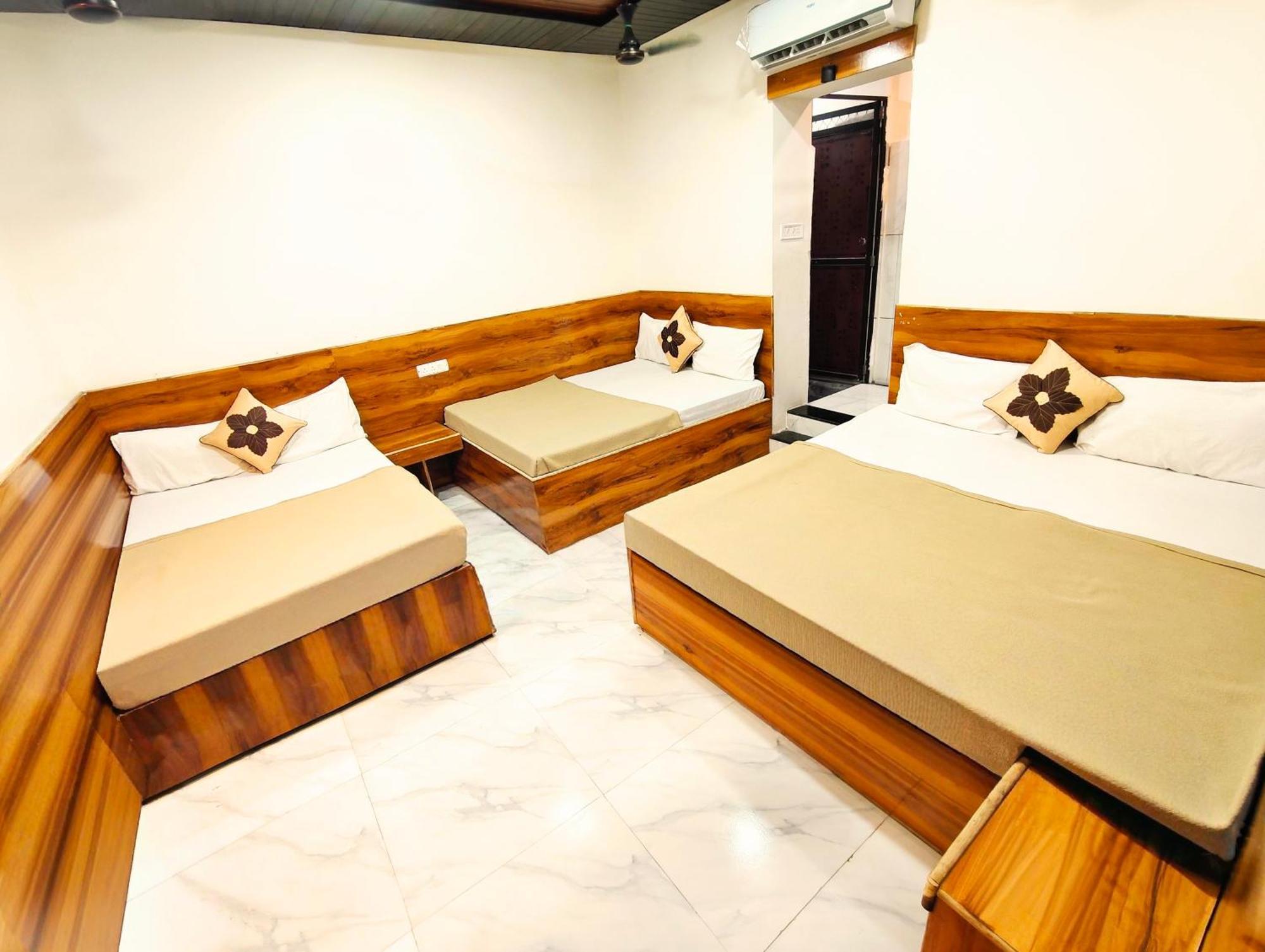 Hotel Om Palace Ujjain Exterior photo