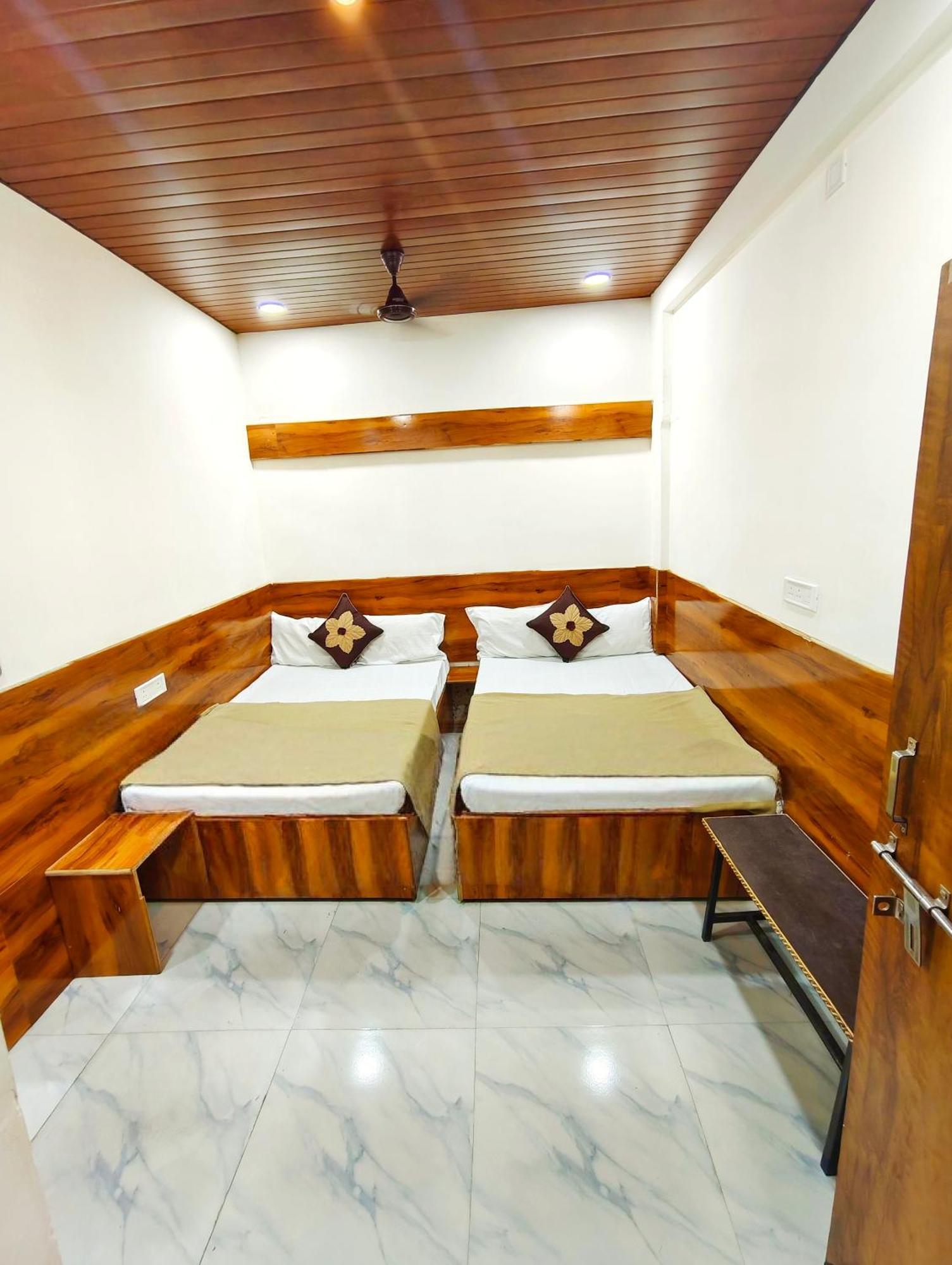 Hotel Om Palace Ujjain Exterior photo